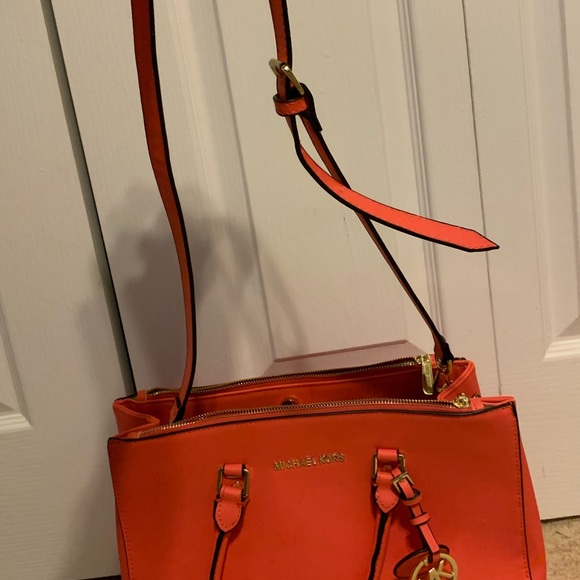 Hot pink Michael Kors purse - Picture 2 of 5